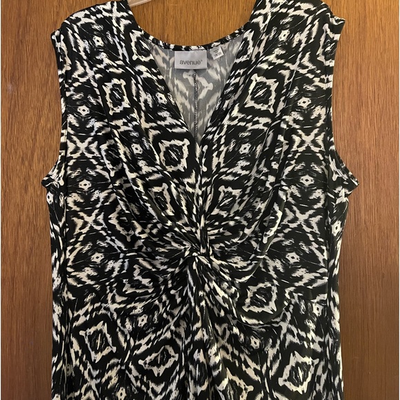 Avenue Sleeveless Maxi V NeckDress. Plus 18 / 20. Black & White Diamond pattern - Picture 2 of 7